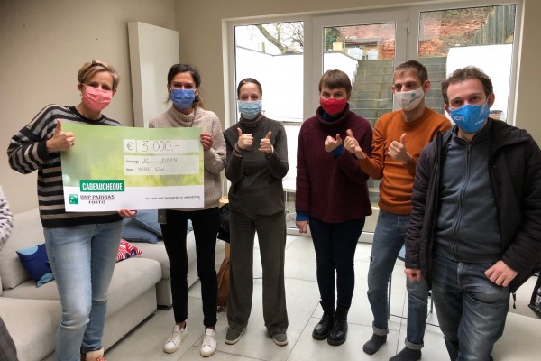 JCI Leuven haalt 3.000 euro op voor vzw Honk groepsfoto